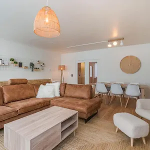 https://ruim-en-warm-appartement-in-de-winkelstraat-van-oostende.ostend-hotel.net