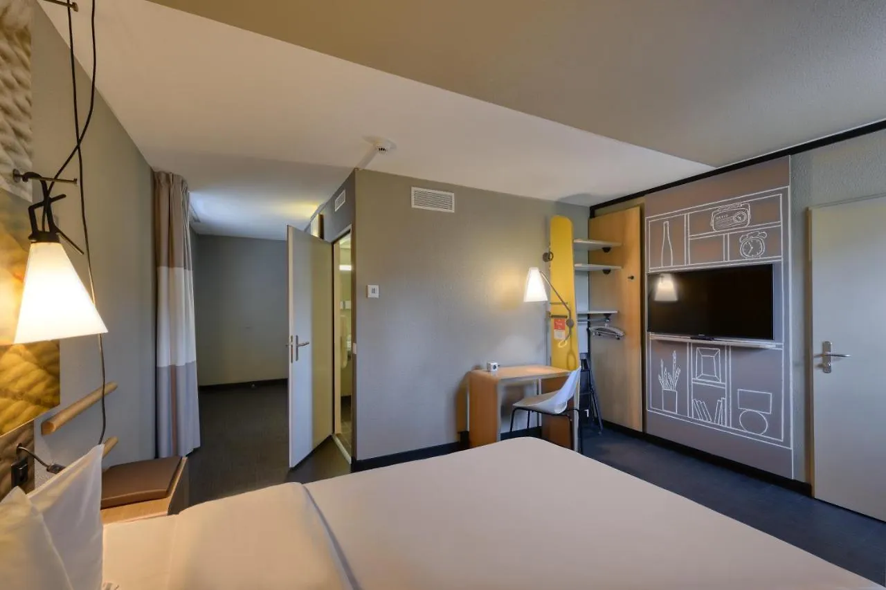 Отель Ibis Zuerich City West