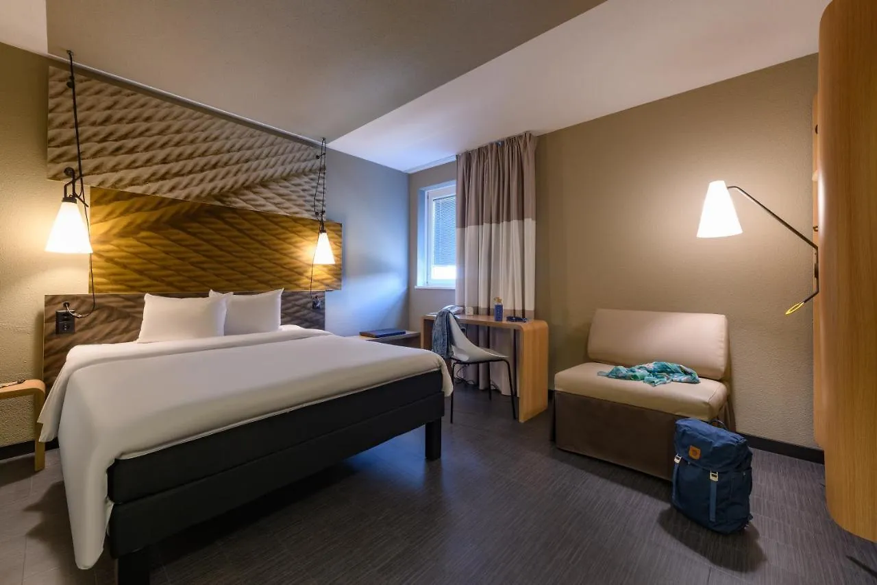 Отель Ibis Zuerich City West