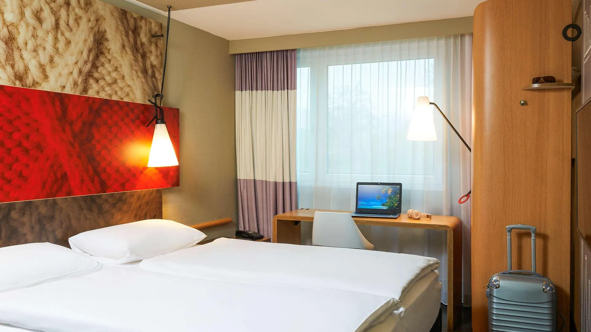 Отель Ibis Zuerich City West Цюрих