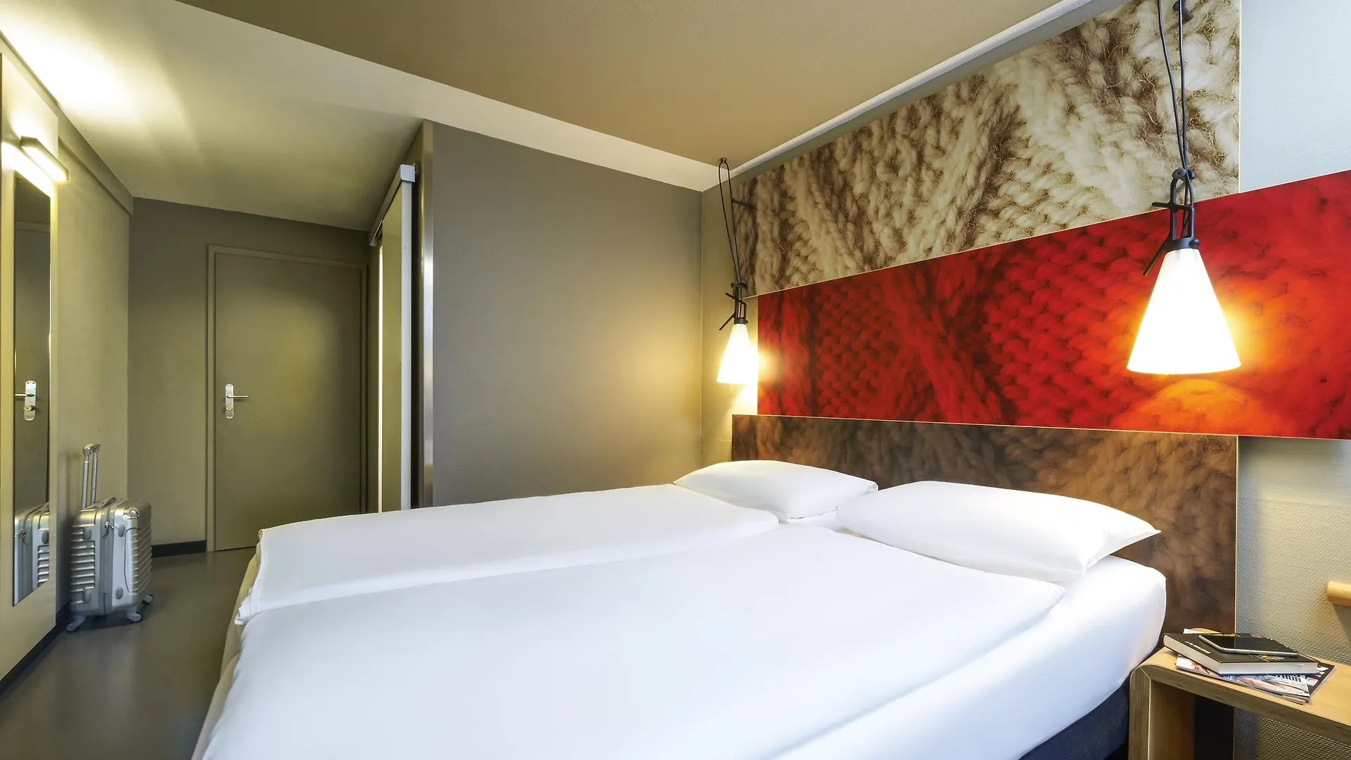 Отель Ibis Zuerich City West  Цюрих