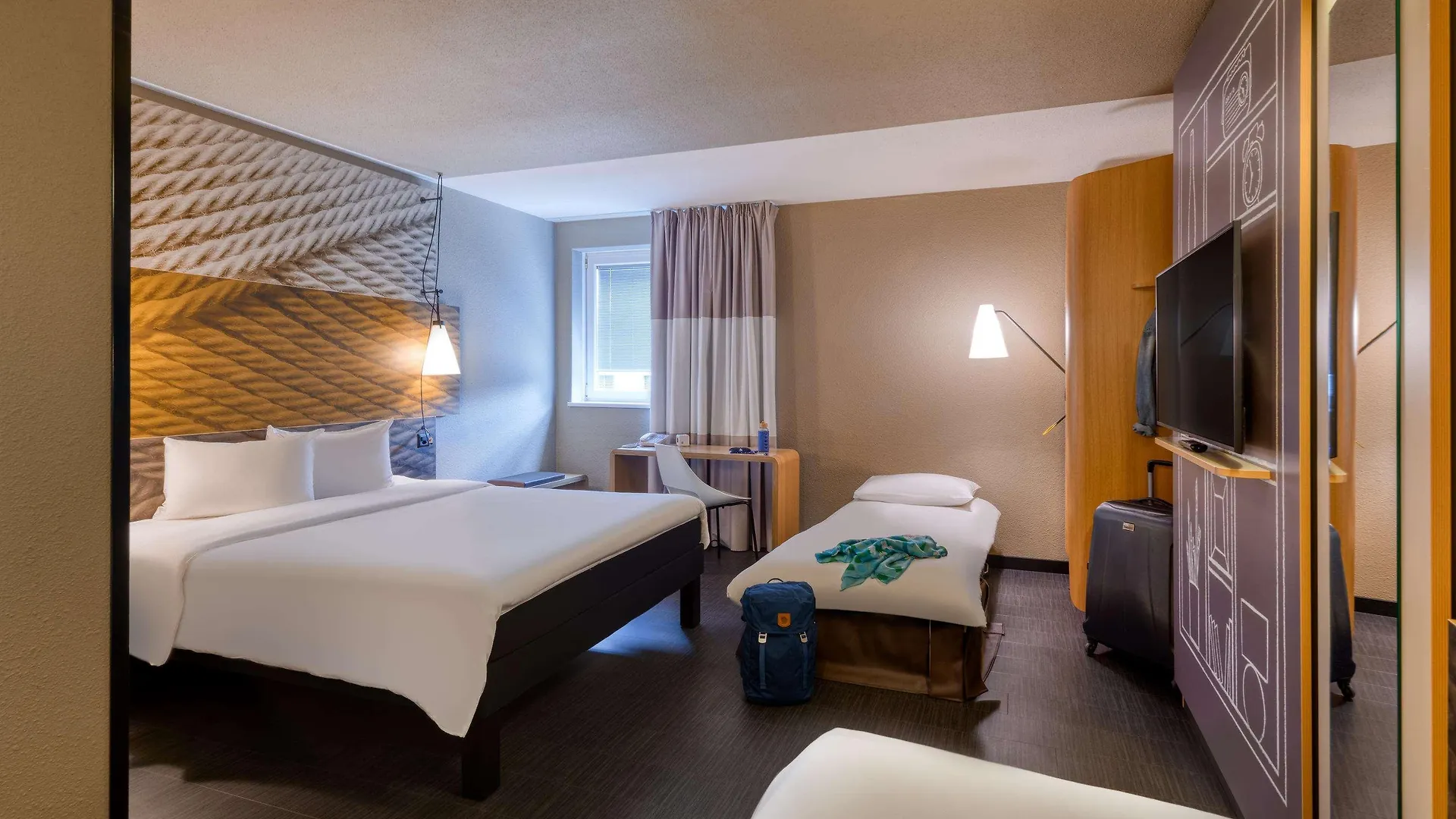 Отель Ibis Zuerich City West