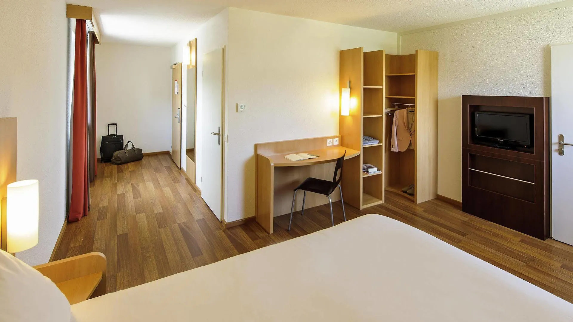 Отель Ibis Zuerich City West