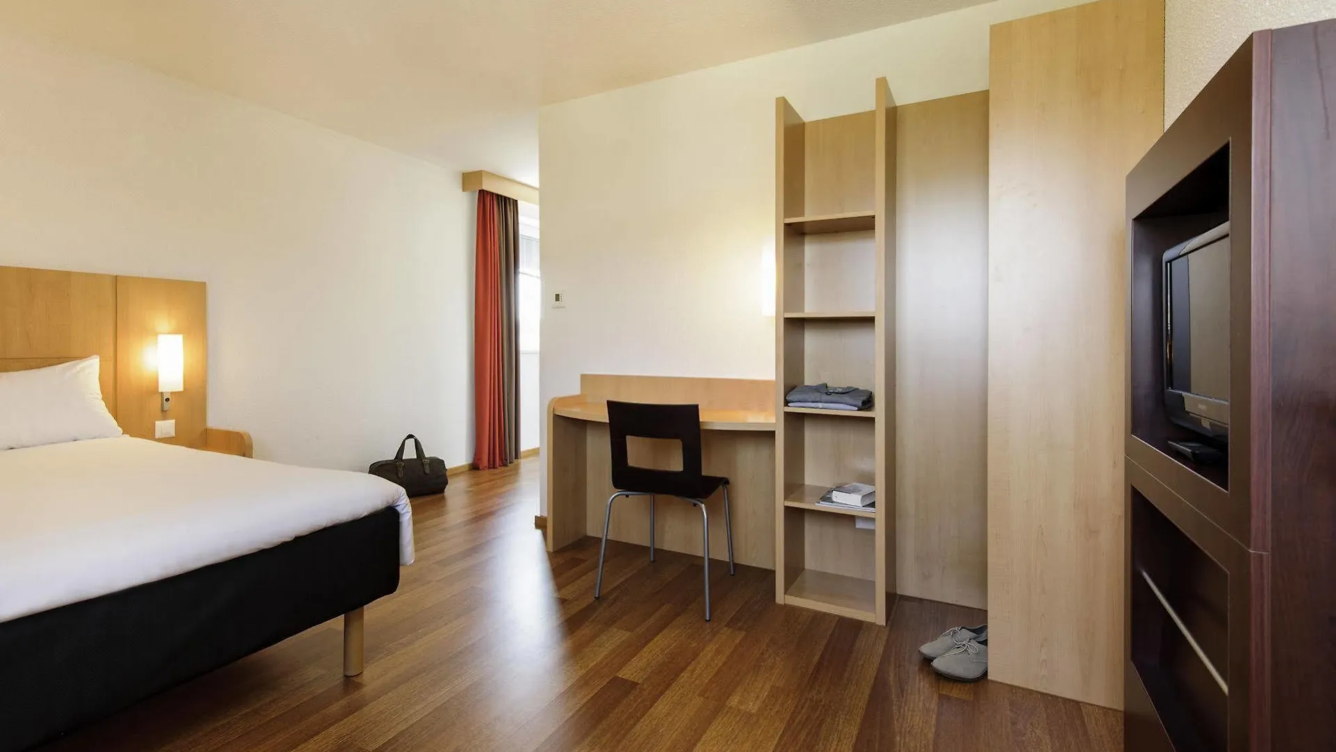 Отель Ibis Zuerich City West Швейцария